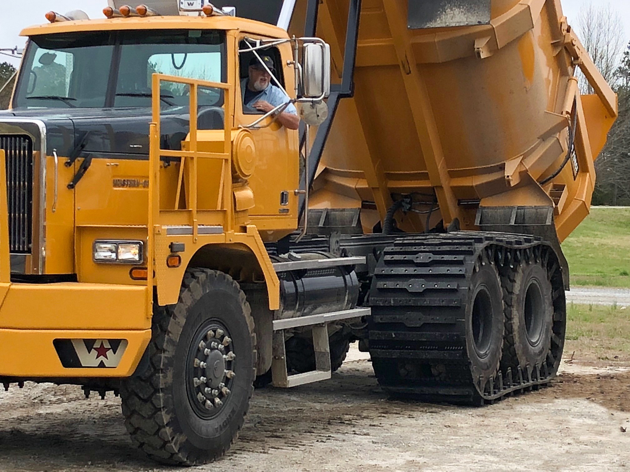 Tratores e máquinas agrícolas equipadas com esteiras Right Track